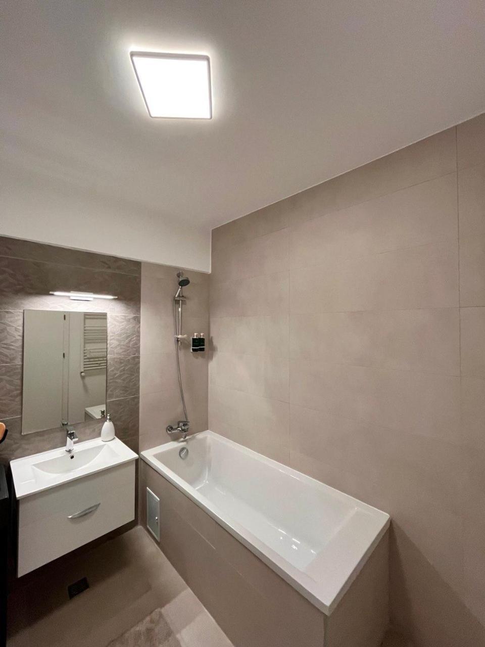 Apartment The Butterfly Suite, Near Arenele Romane & Constitution Square